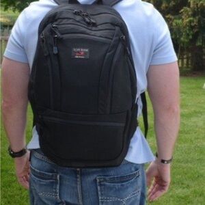 Dont buy on hold Tom Bihn Synape 25L Black/Zest Orange Everyday Backpack